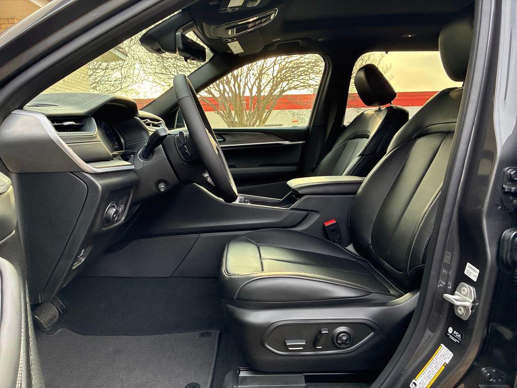 new 2025 Jeep Grand Cherokee L car, priced at $48,592