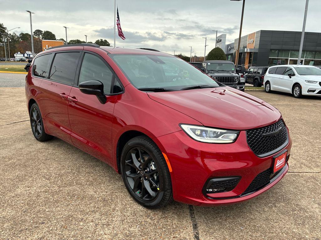 new 2026 Chrysler Pacifica car, priced at $40,245