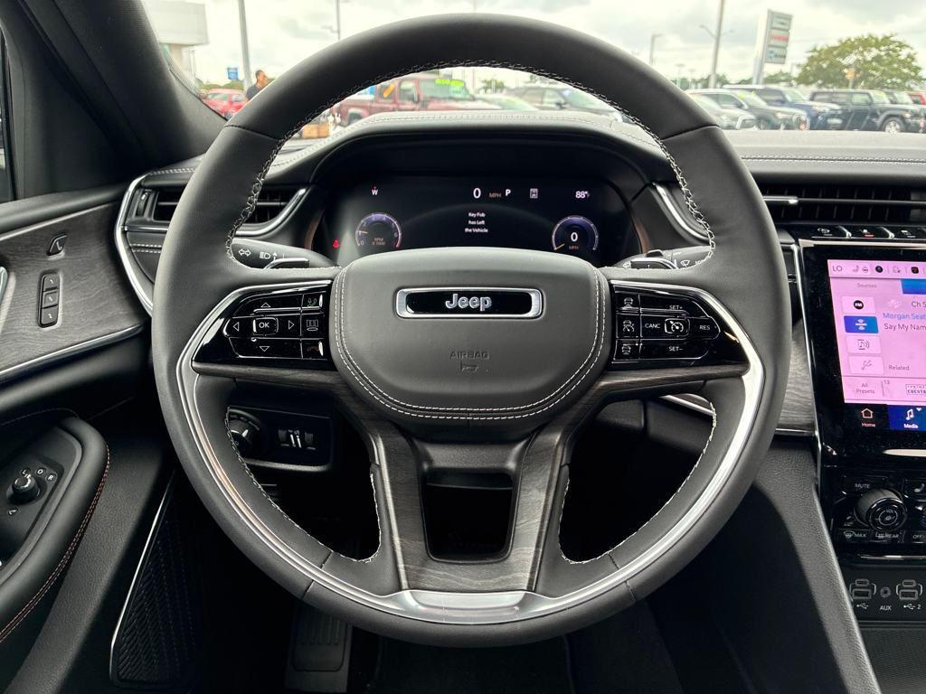 new 2025 Jeep Grand Cherokee car, priced at $53,754