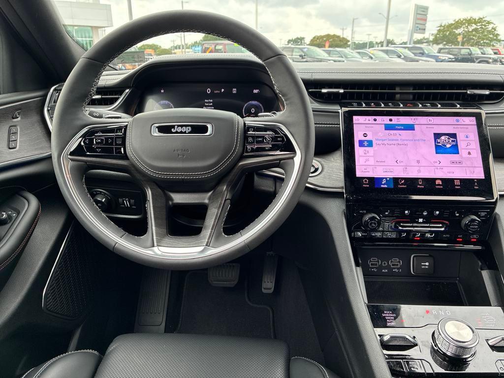 new 2025 Jeep Grand Cherokee car, priced at $53,754
