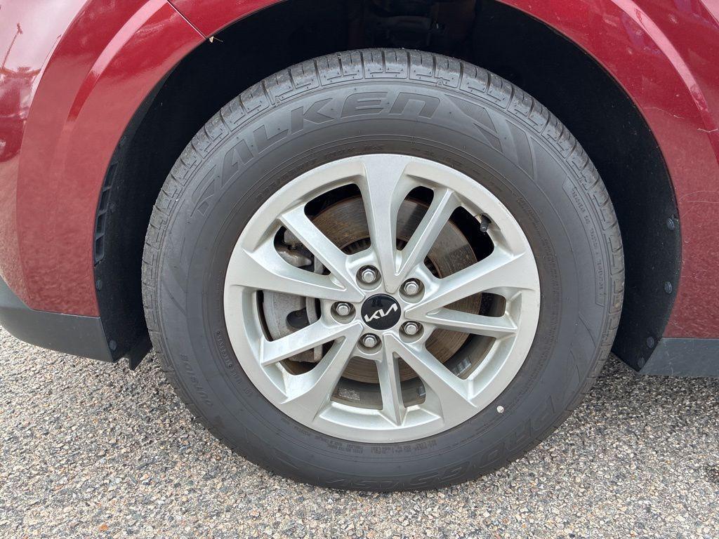 used 2024 Kia Carnival car, priced at $28,925