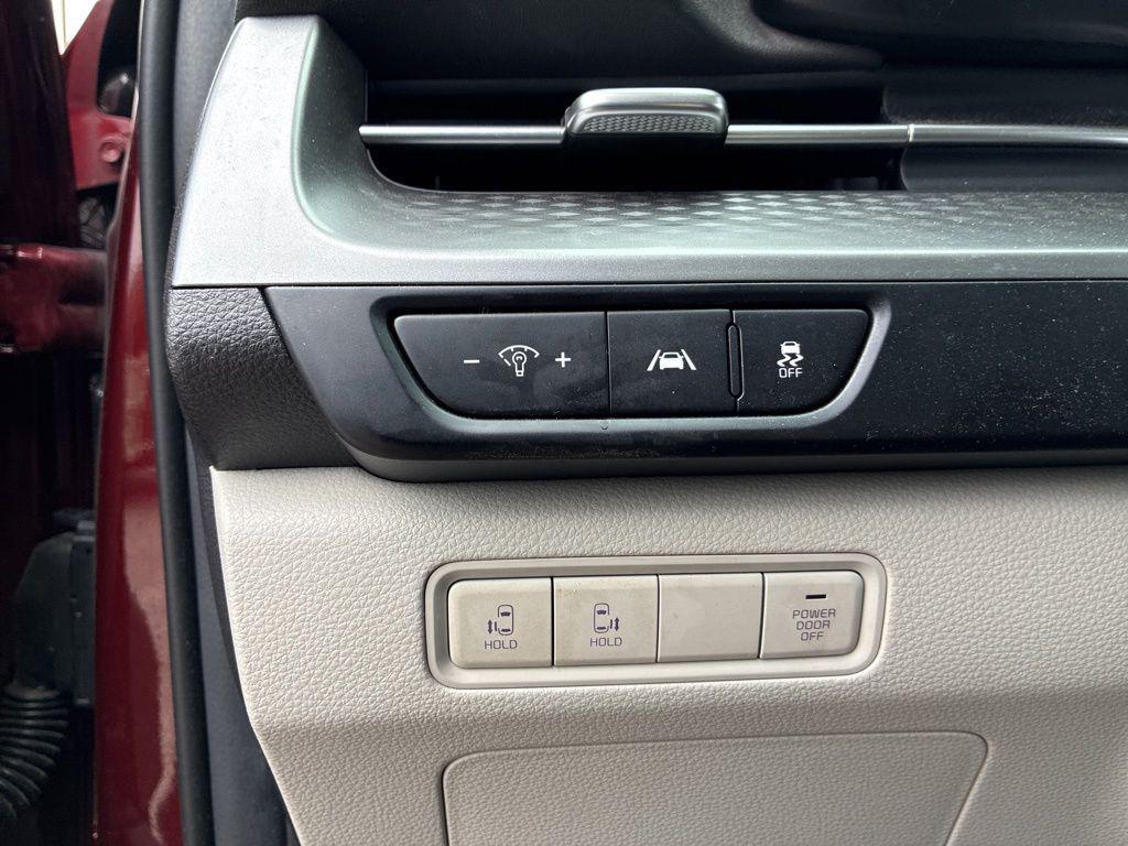 used 2024 Kia Carnival car, priced at $28,925