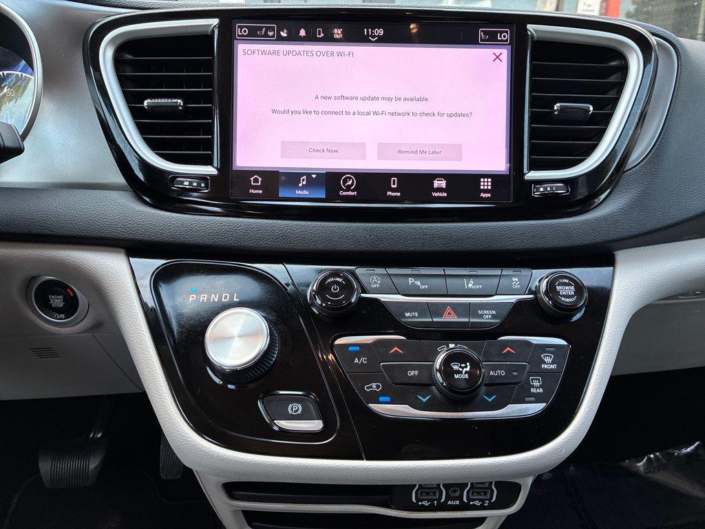 used 2023 Chrysler Pacifica car, priced at $22,200