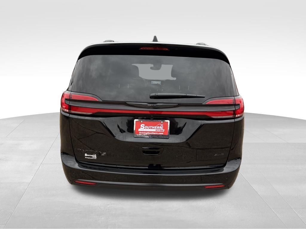 new 2026 Chrysler Pacifica car, priced at $48,917