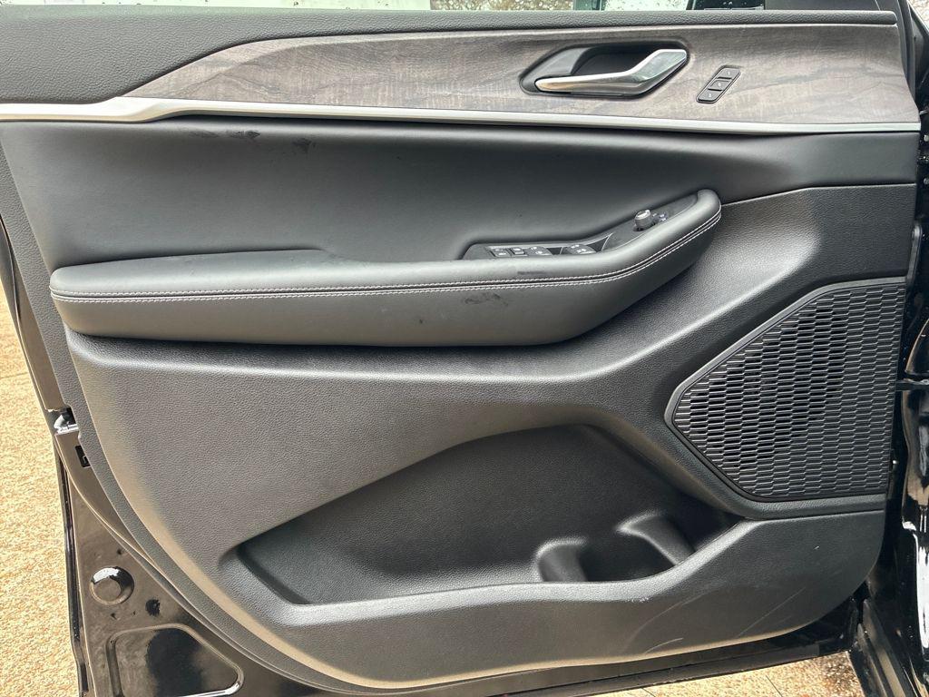 new 2025 Jeep Grand Cherokee L car, priced at $49,099