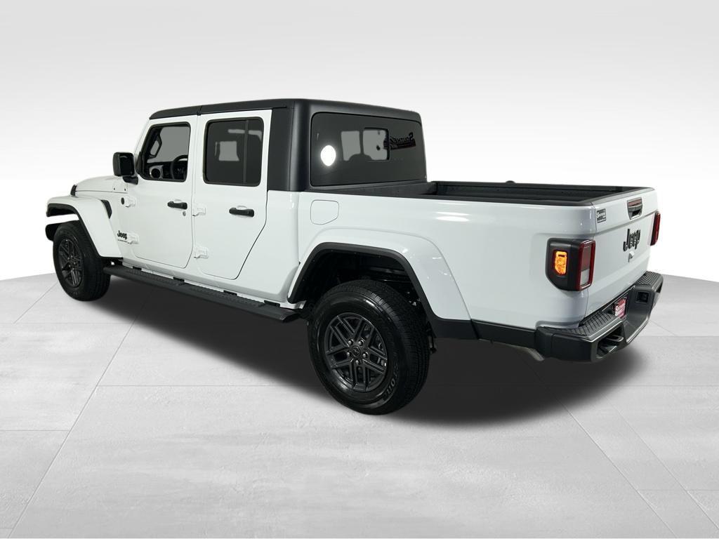 used 2024 Jeep Gladiator car, priced at $35,298