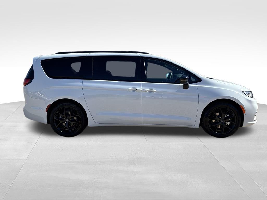 new 2026 Chrysler Pacifica car, priced at $43,222