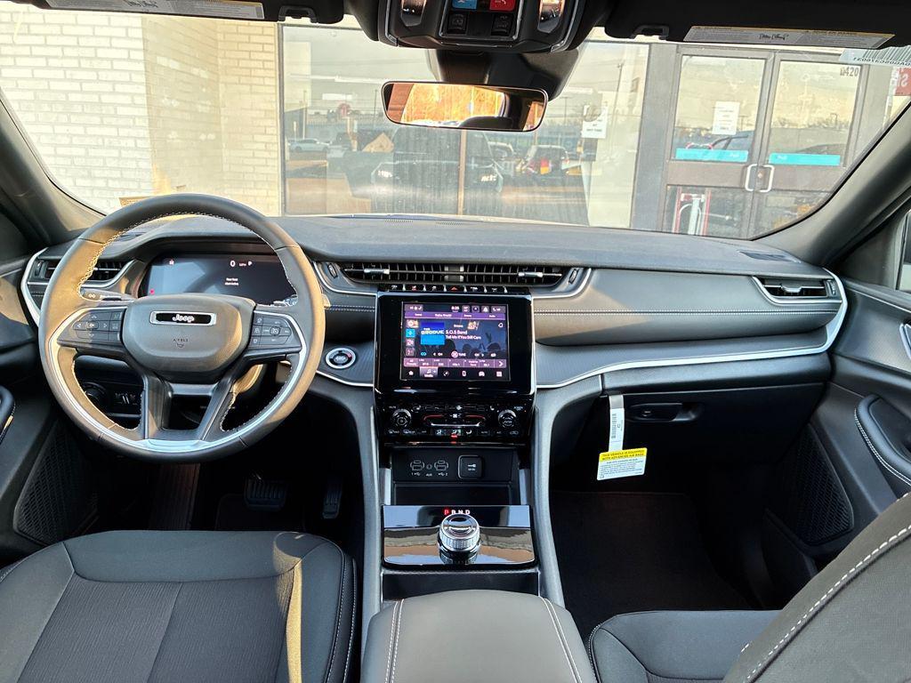 new 2025 Jeep Grand Cherokee car, priced at $36,282