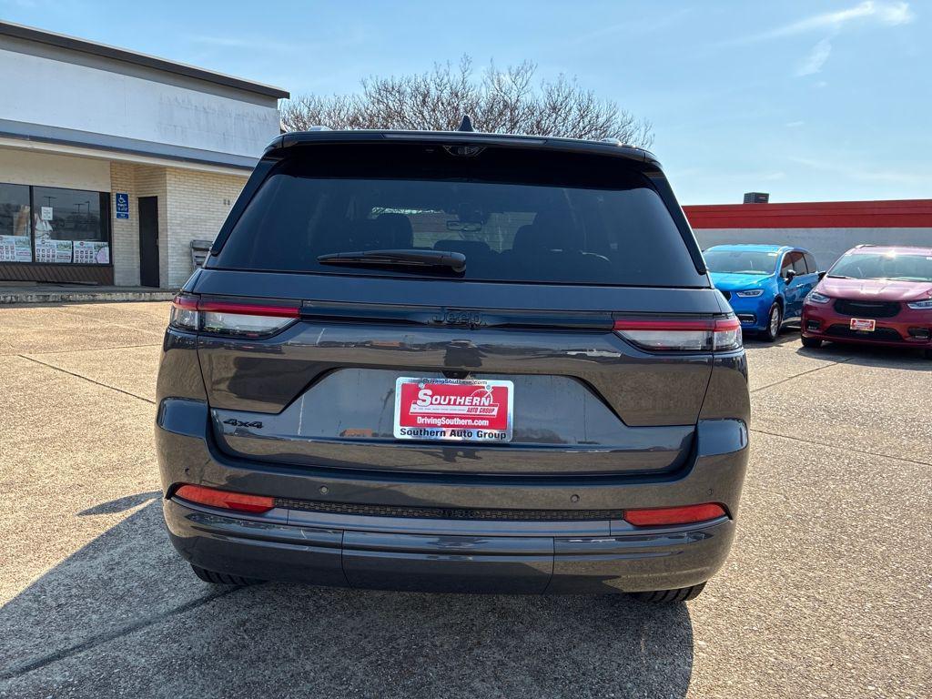 new 2026 Jeep Grand Cherokee car, priced at $49,472
