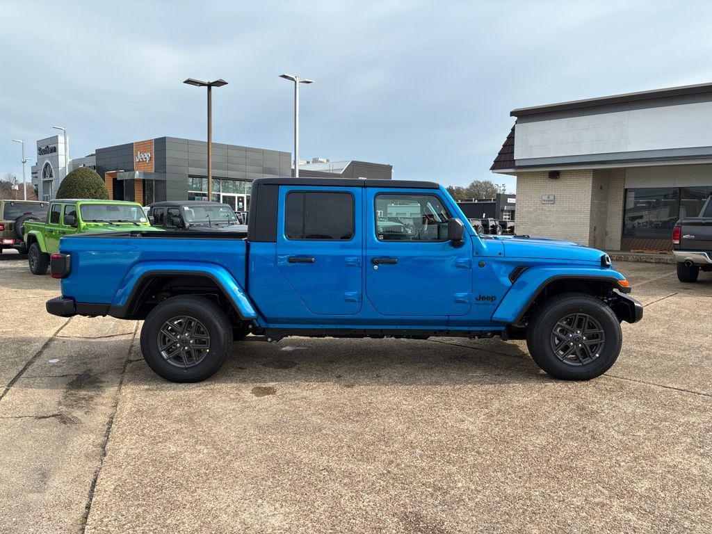new 2026 Jeep Gladiator car, priced at $42,018