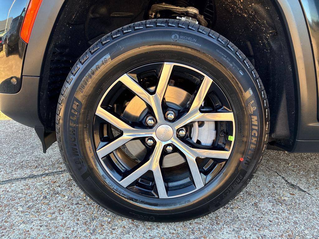 new 2025 Jeep Grand Cherokee car, priced at $45,905