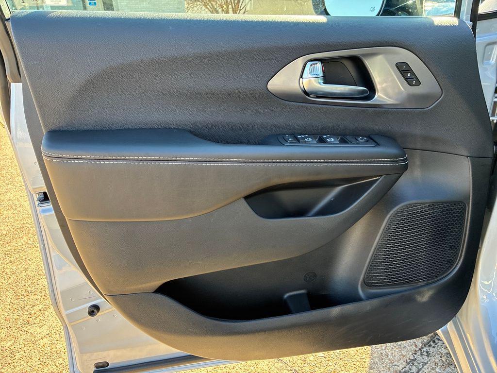 new 2026 Chrysler Pacifica car, priced at $40,329