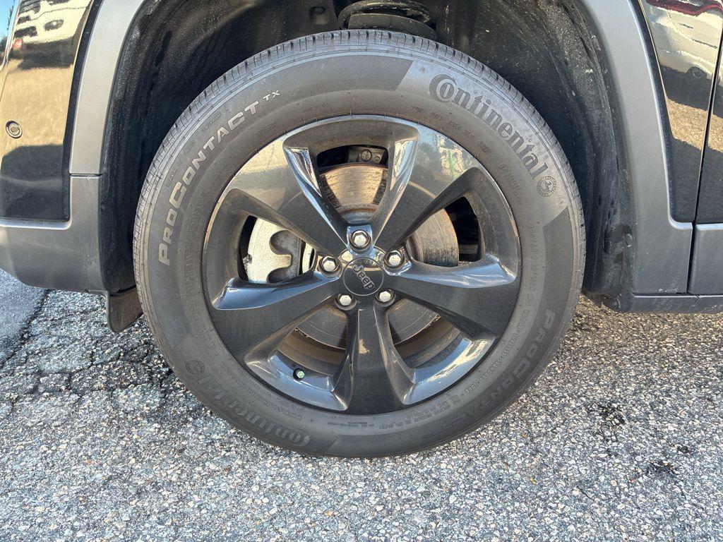 used 2023 Jeep Cherokee car, priced at $25,000