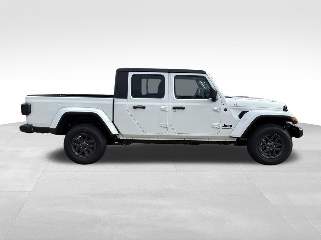 new 2026 Jeep Gladiator car, priced at $45,744