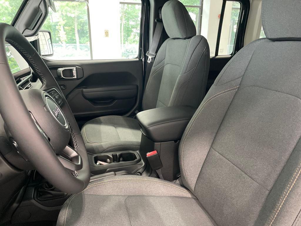 new 2025 Jeep Wrangler car