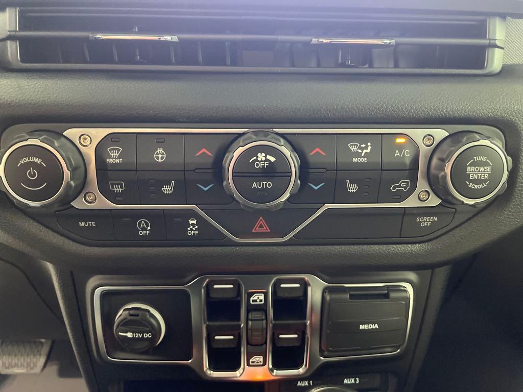 new 2025 Jeep Wrangler car