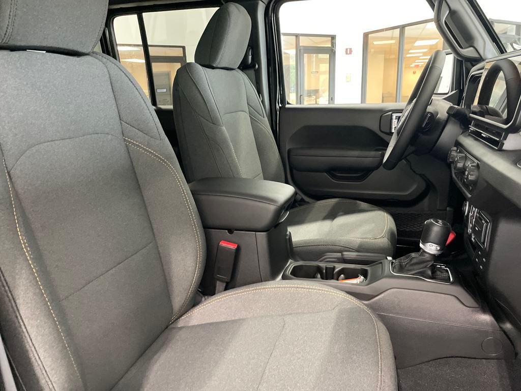 new 2025 Jeep Wrangler car