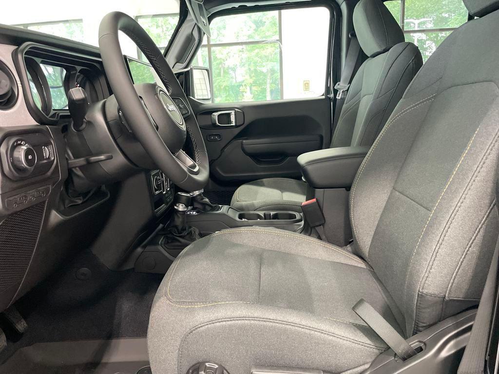 new 2025 Jeep Wrangler car