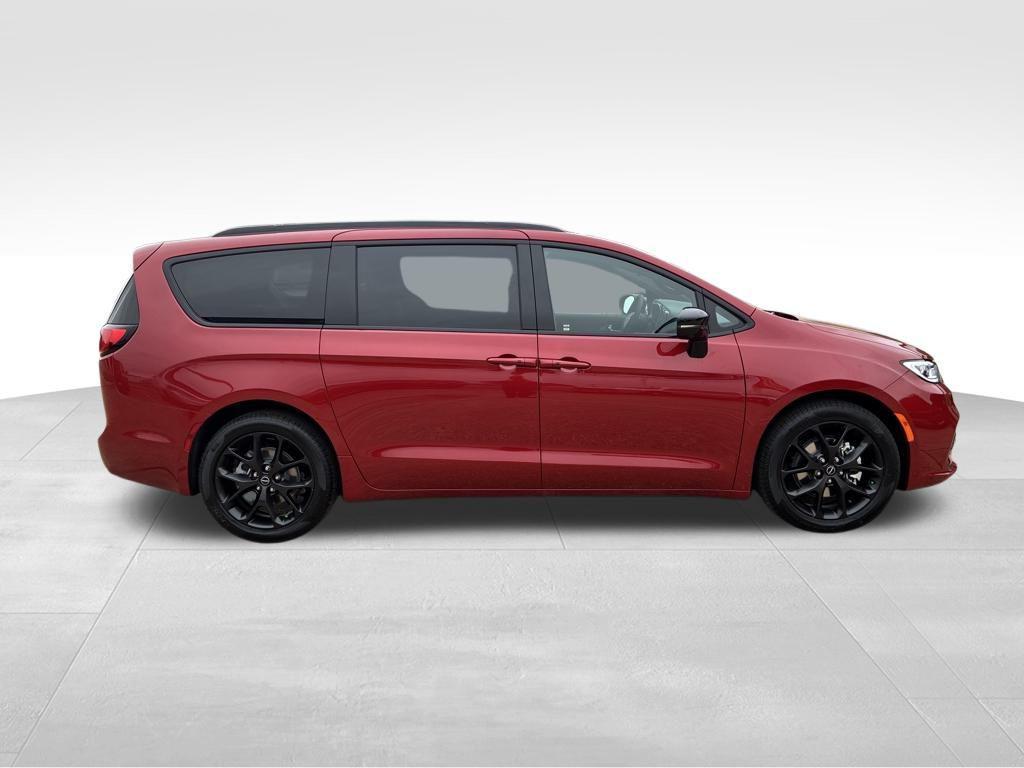 new 2026 Chrysler Pacifica car, priced at $41,934