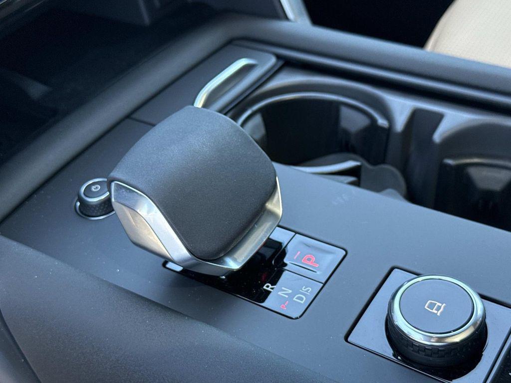new 2026 Land Rover Discovery car, priced at $76,371
