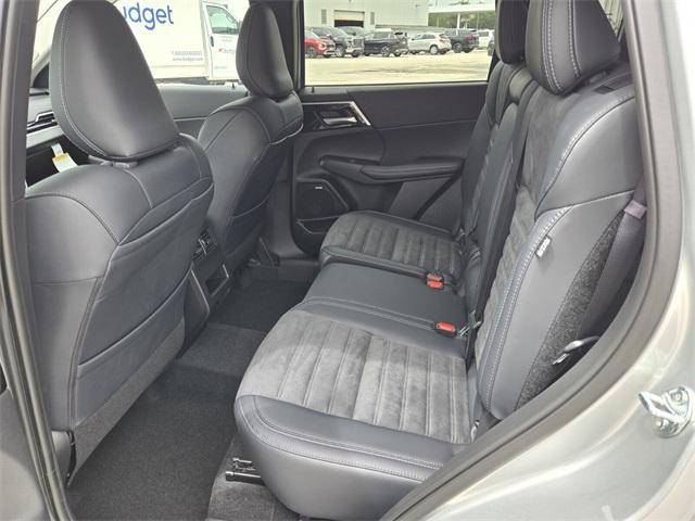 new 2025 Mitsubishi Outlander car, priced at $30,105