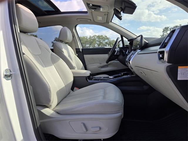 used 2022 Kia Sorento Plug-In Hybrid car, priced at $23,997