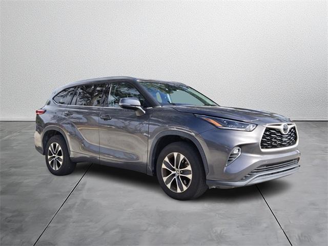 used 2021 Toyota Highlander car, priced at $24,997