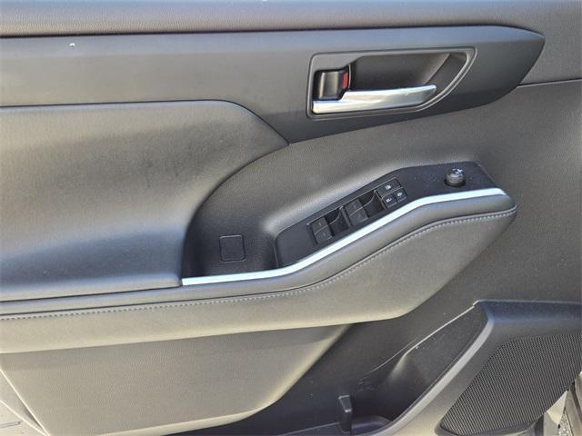 used 2021 Toyota Highlander car, priced at $24,997