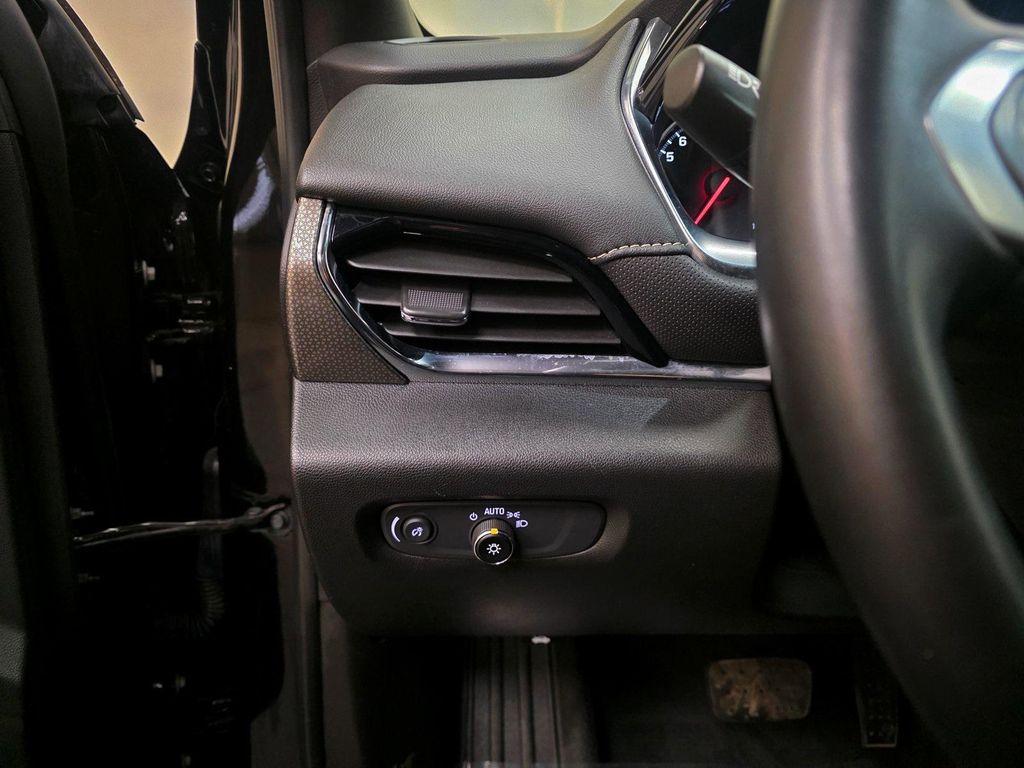 used 2023 Chevrolet Traverse car, priced at $31,990