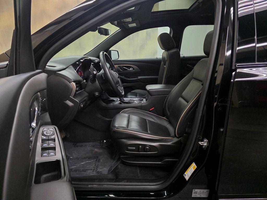 used 2023 Chevrolet Traverse car, priced at $31,990