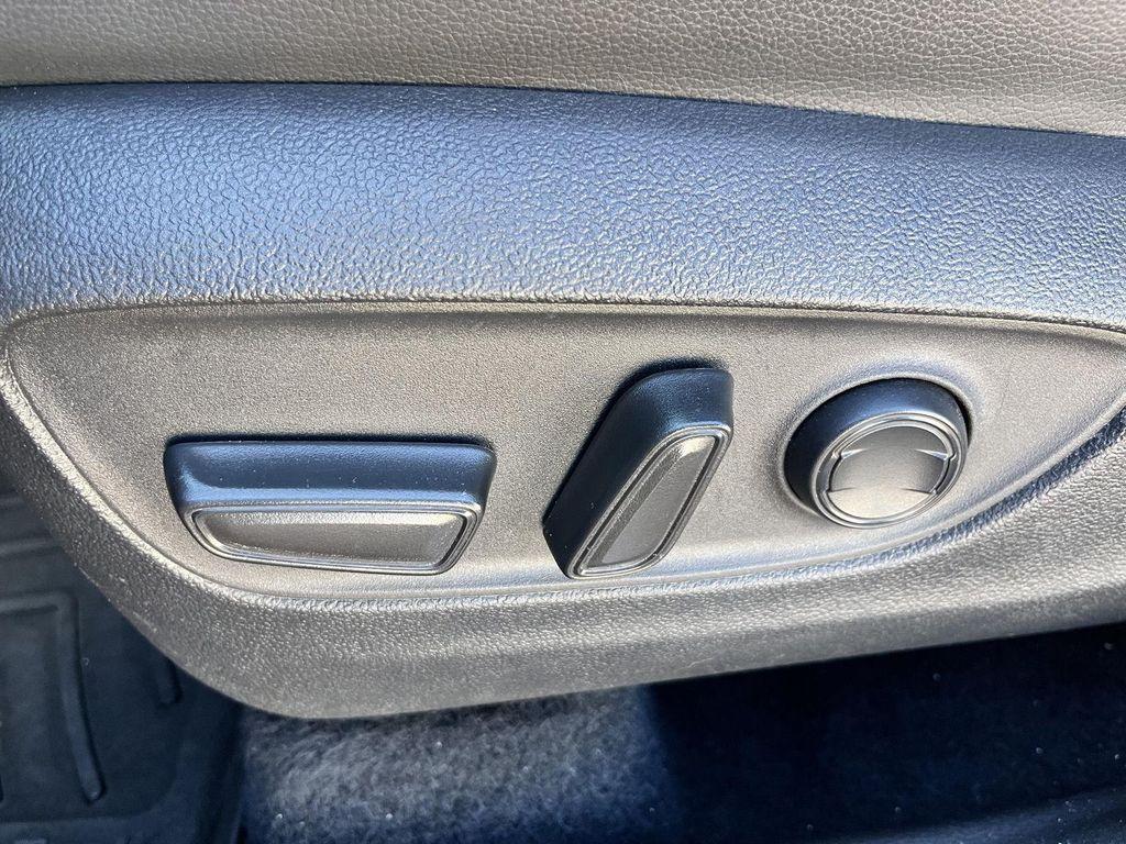 used 2022 Toyota Highlander car, priced at $32,289