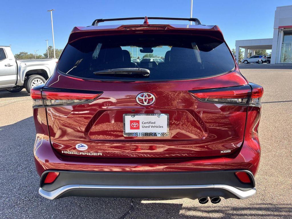 used 2022 Toyota Highlander car, priced at $32,289