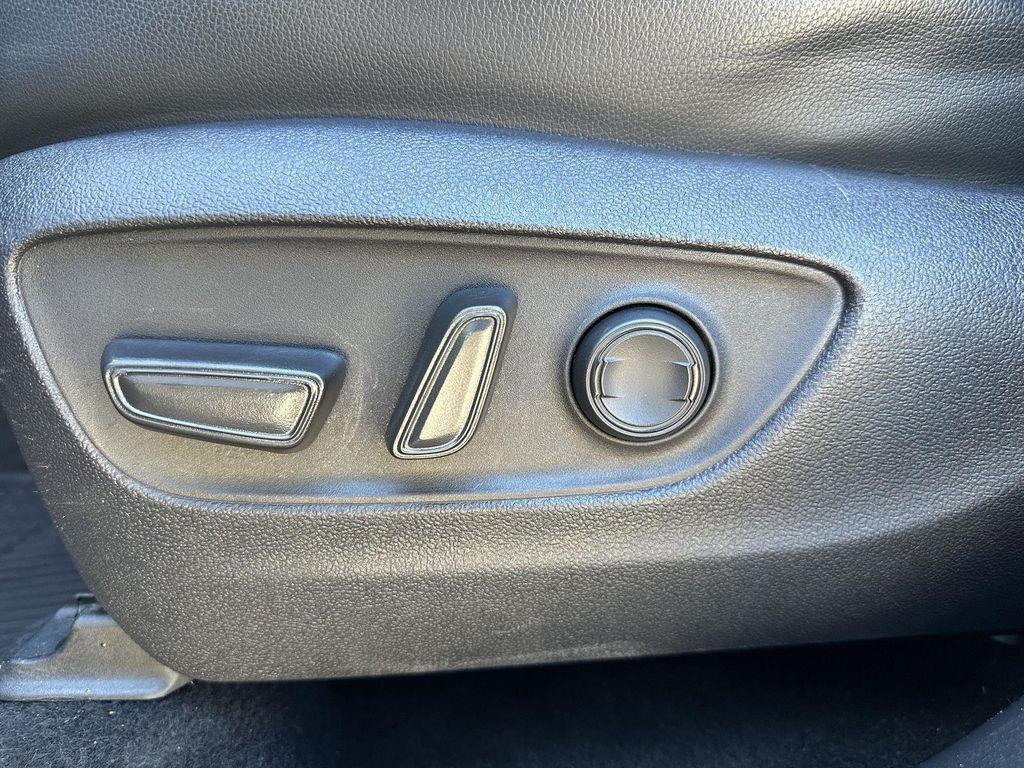 used 2023 Toyota Highlander car, priced at $31,289