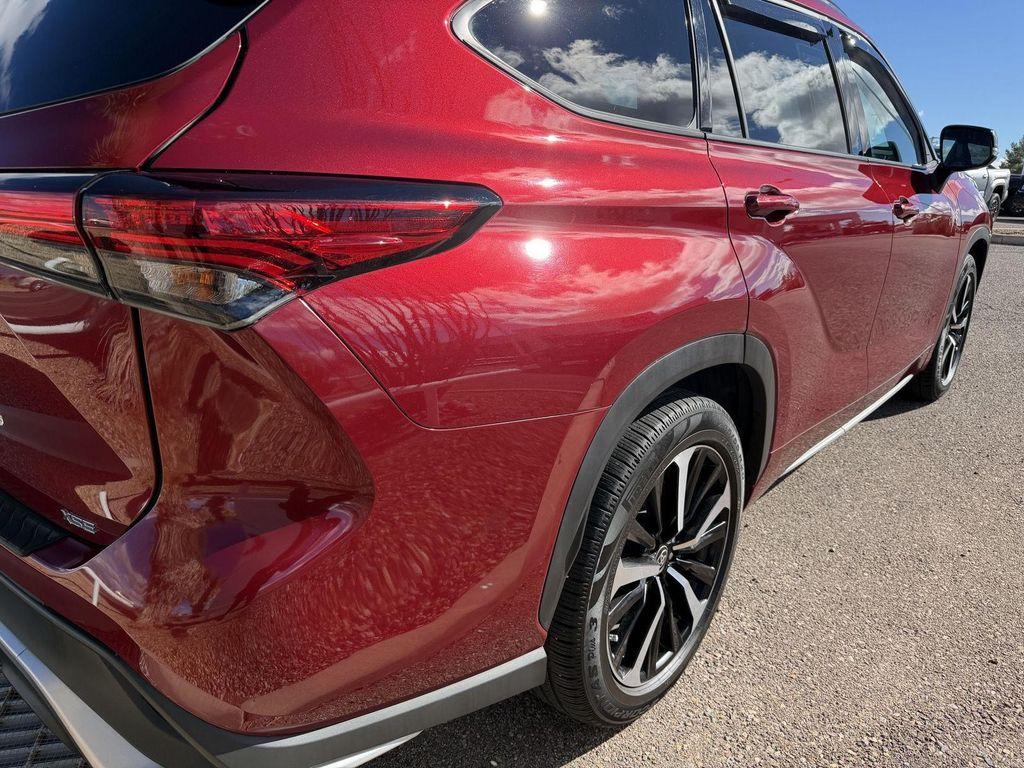 used 2021 Toyota Highlander car, priced at $33,789