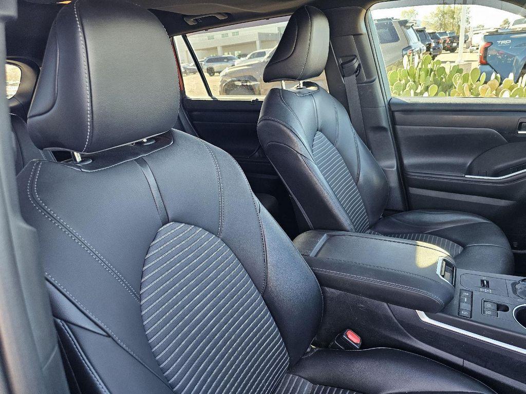 used 2021 Toyota Highlander car, priced at $34,889