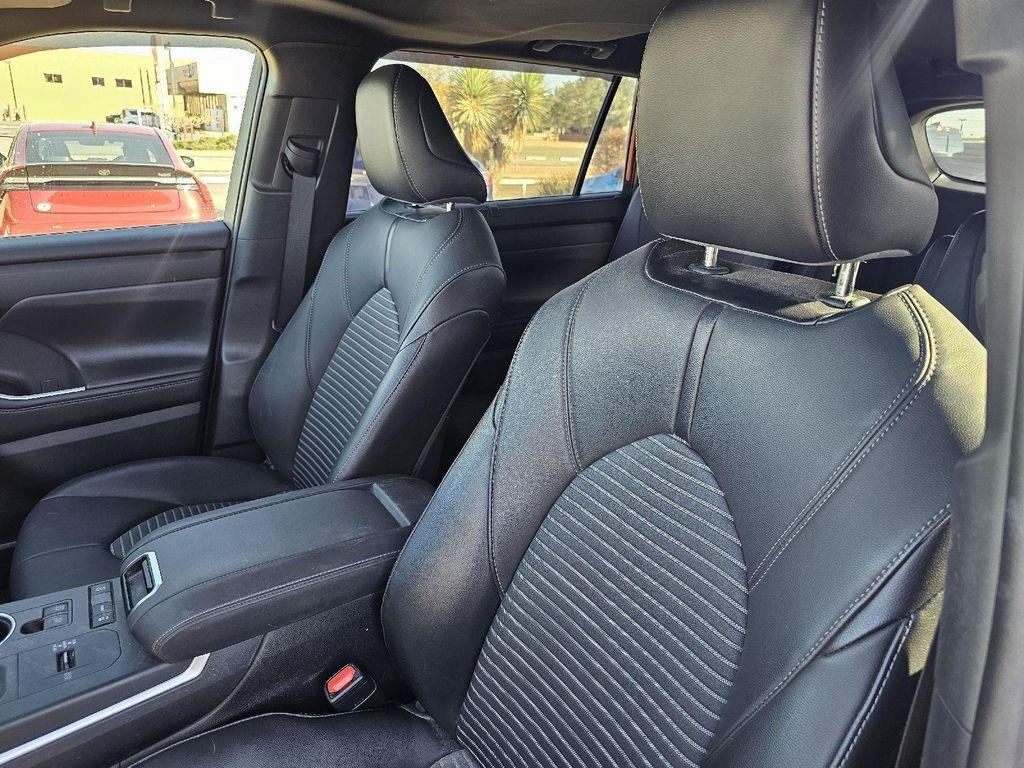 used 2021 Toyota Highlander car, priced at $34,889