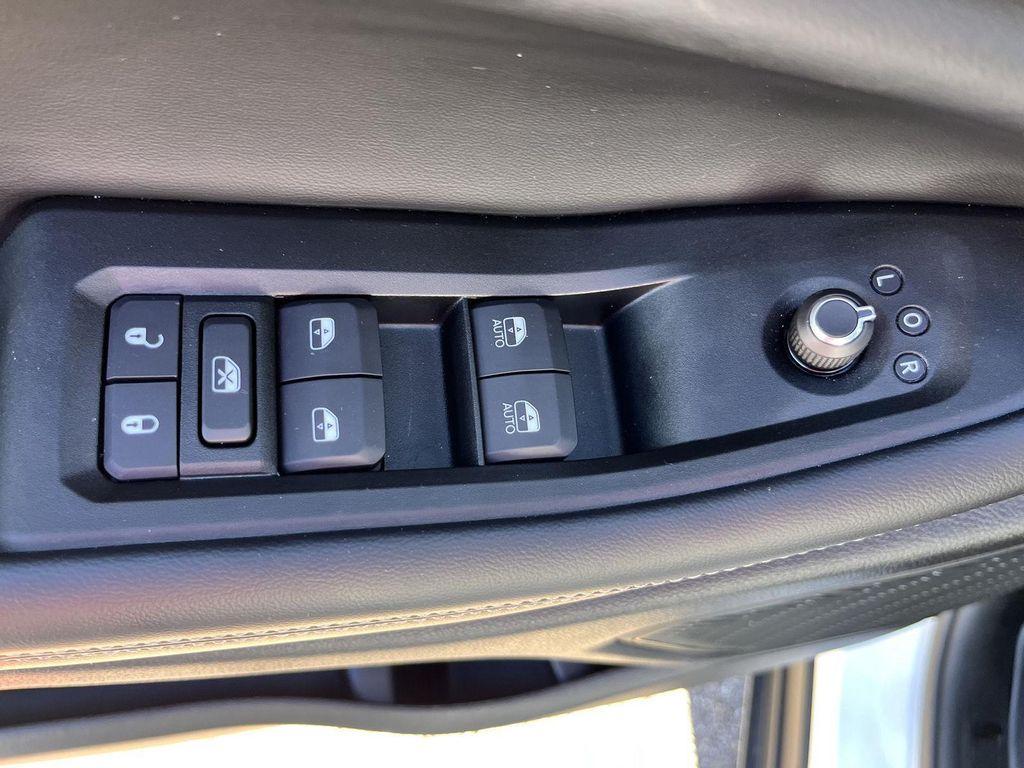 used 2025 Jeep Grand Cherokee car, priced at $28,789