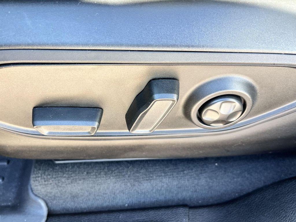 used 2025 Jeep Grand Cherokee car, priced at $28,789