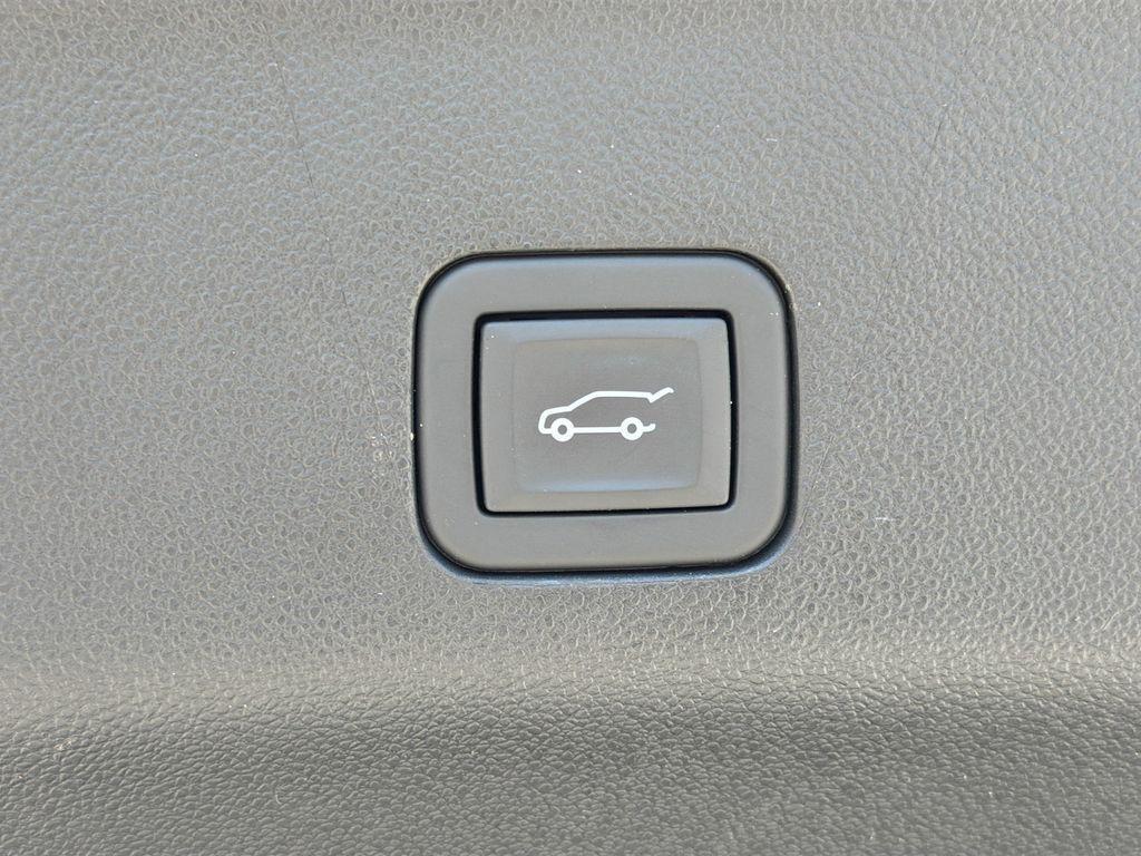 used 2024 GMC Yukon car, priced at $60,497