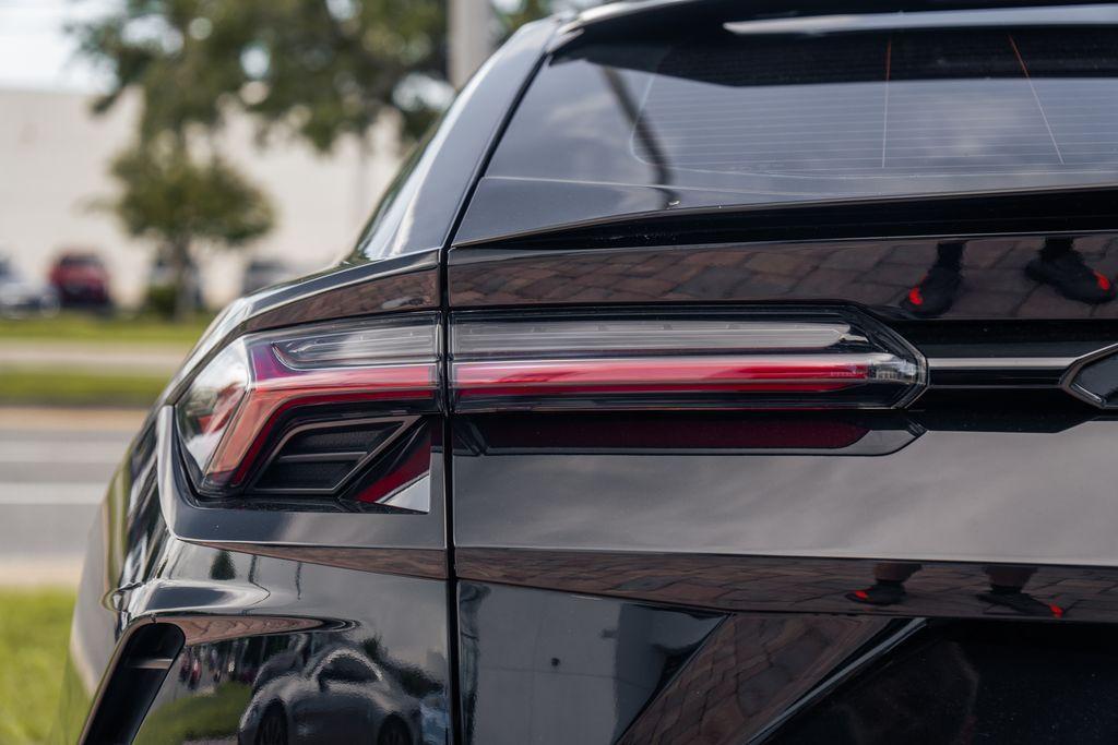 used 2021 Lamborghini Urus car, priced at $221,197