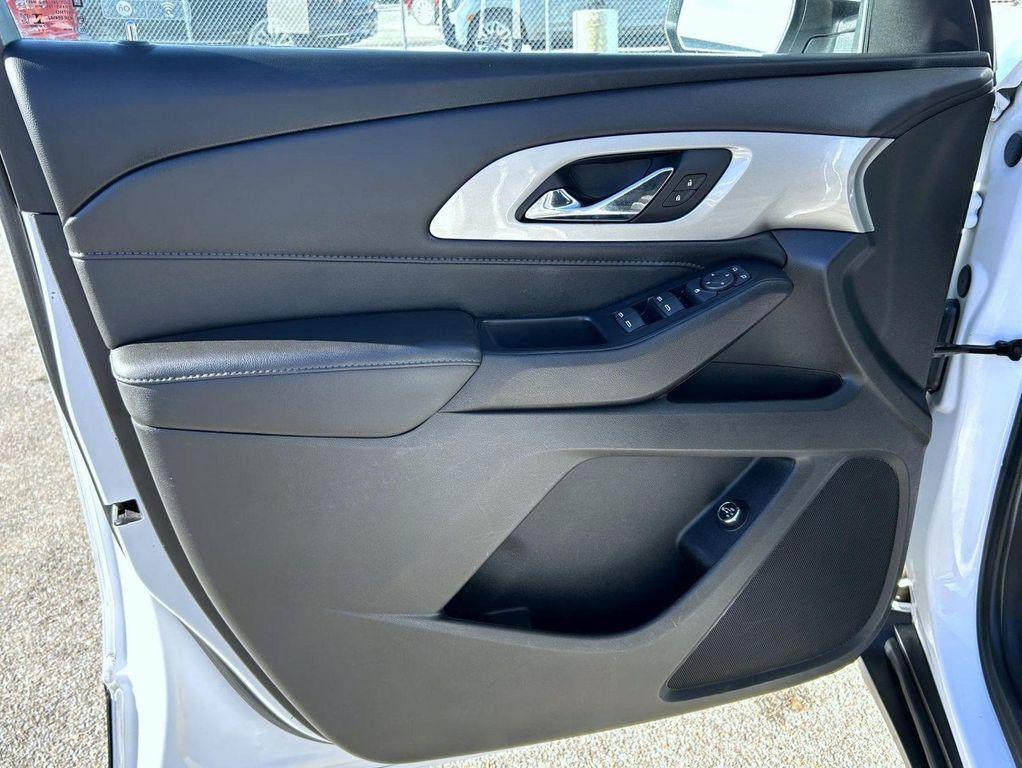 used 2022 Chevrolet Traverse car, priced at $23,120
