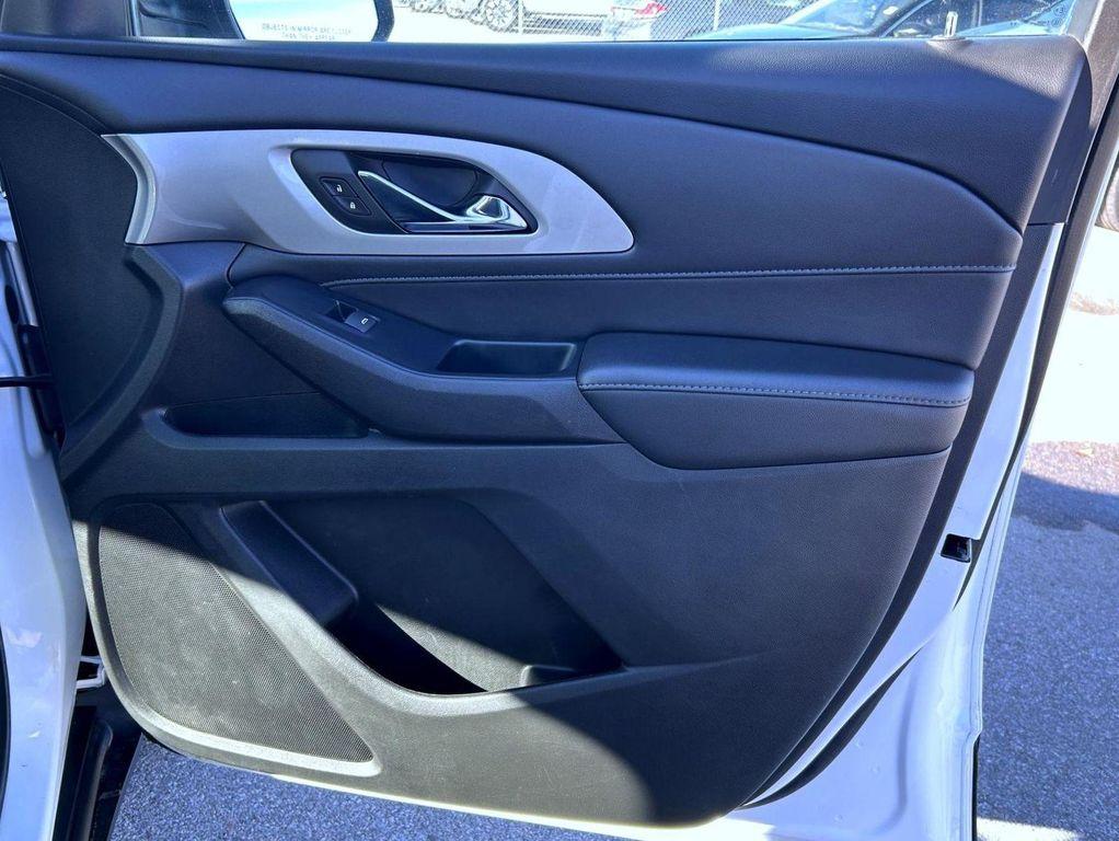 used 2022 Chevrolet Traverse car, priced at $23,120