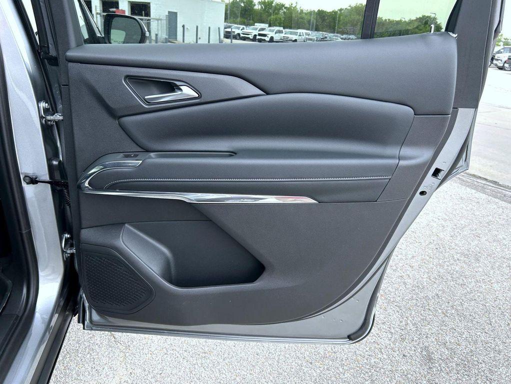 new 2026 Chevrolet Traverse car, priced at $48,043