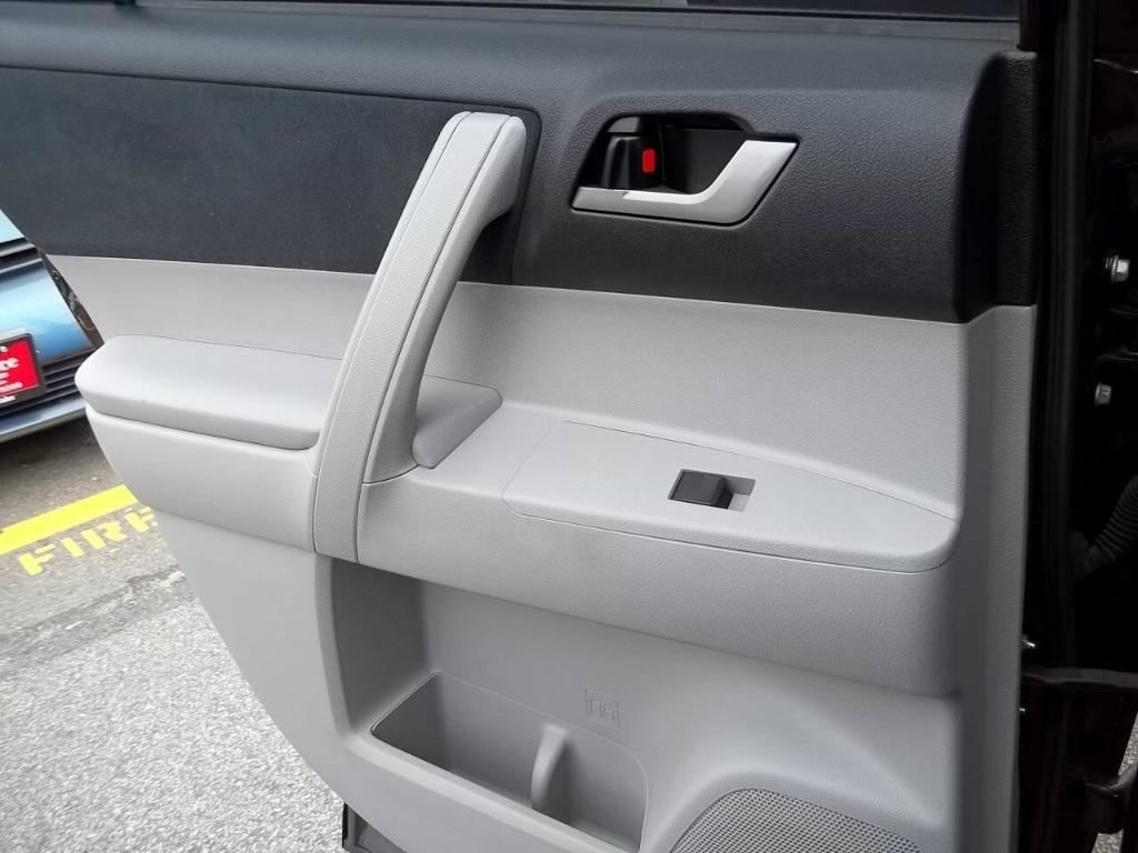 used 2012 Toyota Highlander car, priced at $13,994