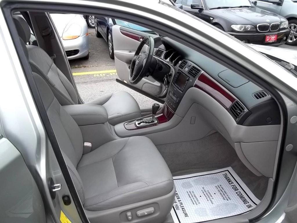 used 2004 Lexus ES 330 car, priced at $9,994