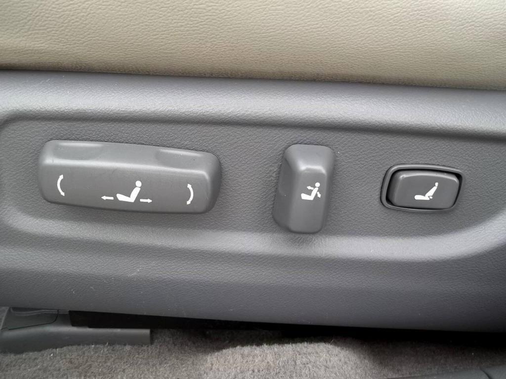 used 2008 Hyundai Azera car, priced at $8,994