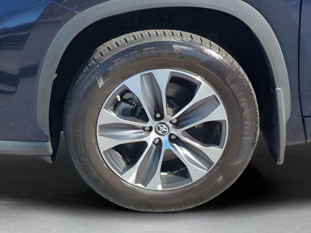 used 2024 Toyota Highlander car, priced at $36,998