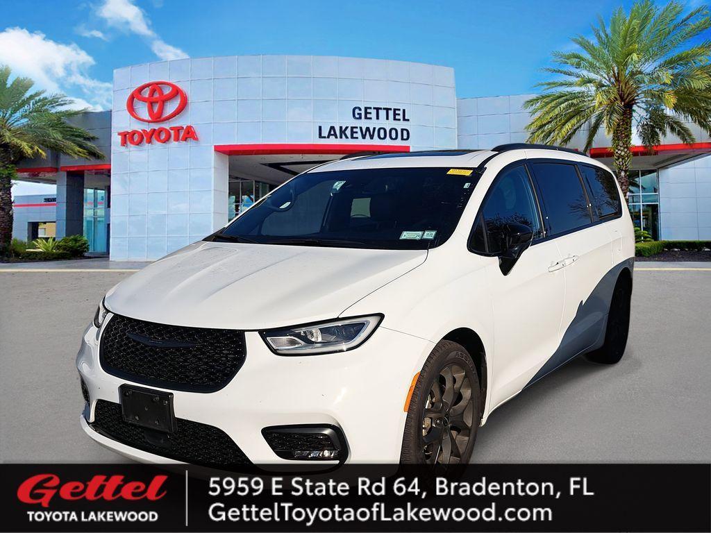 used 2025 Chrysler Pacifica car, priced at $33,991