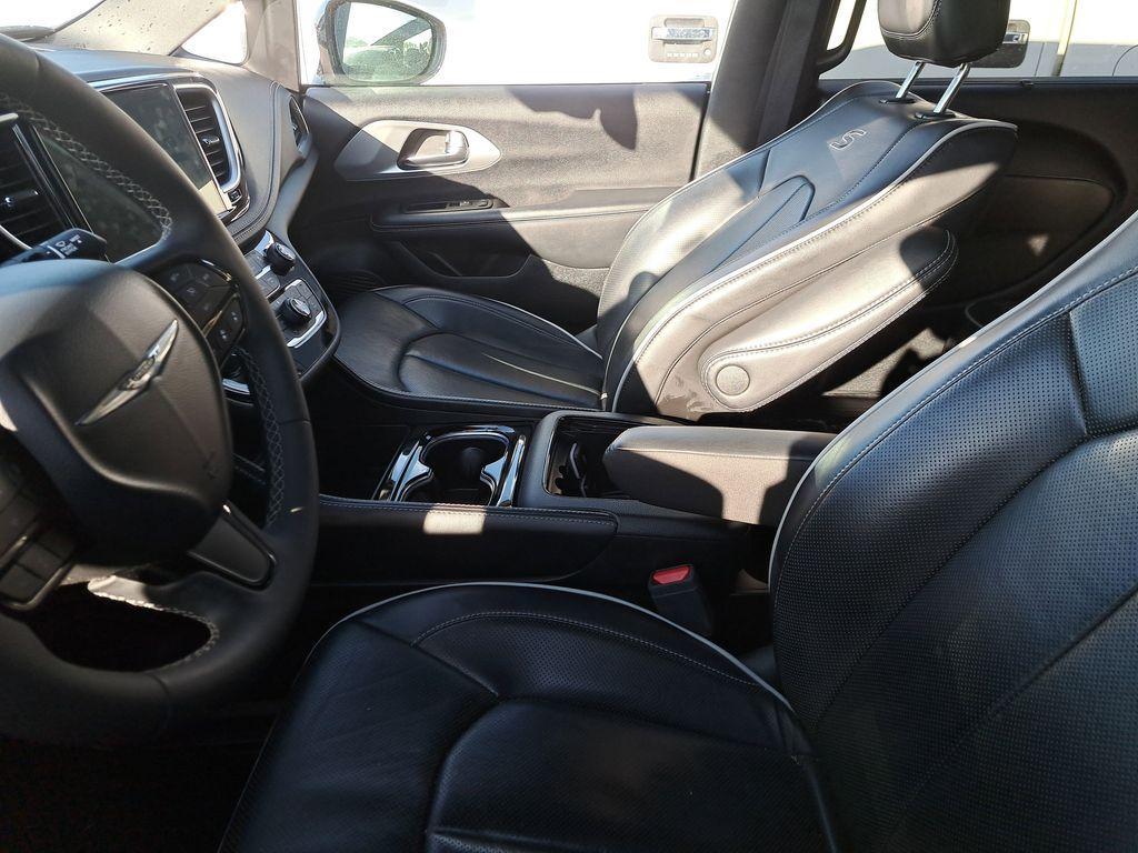 used 2025 Chrysler Pacifica car, priced at $33,991