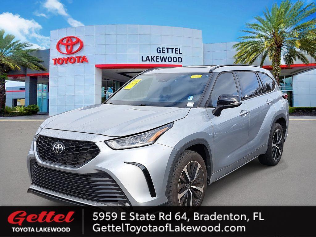 used 2022 Toyota Highlander car, priced at $32,086